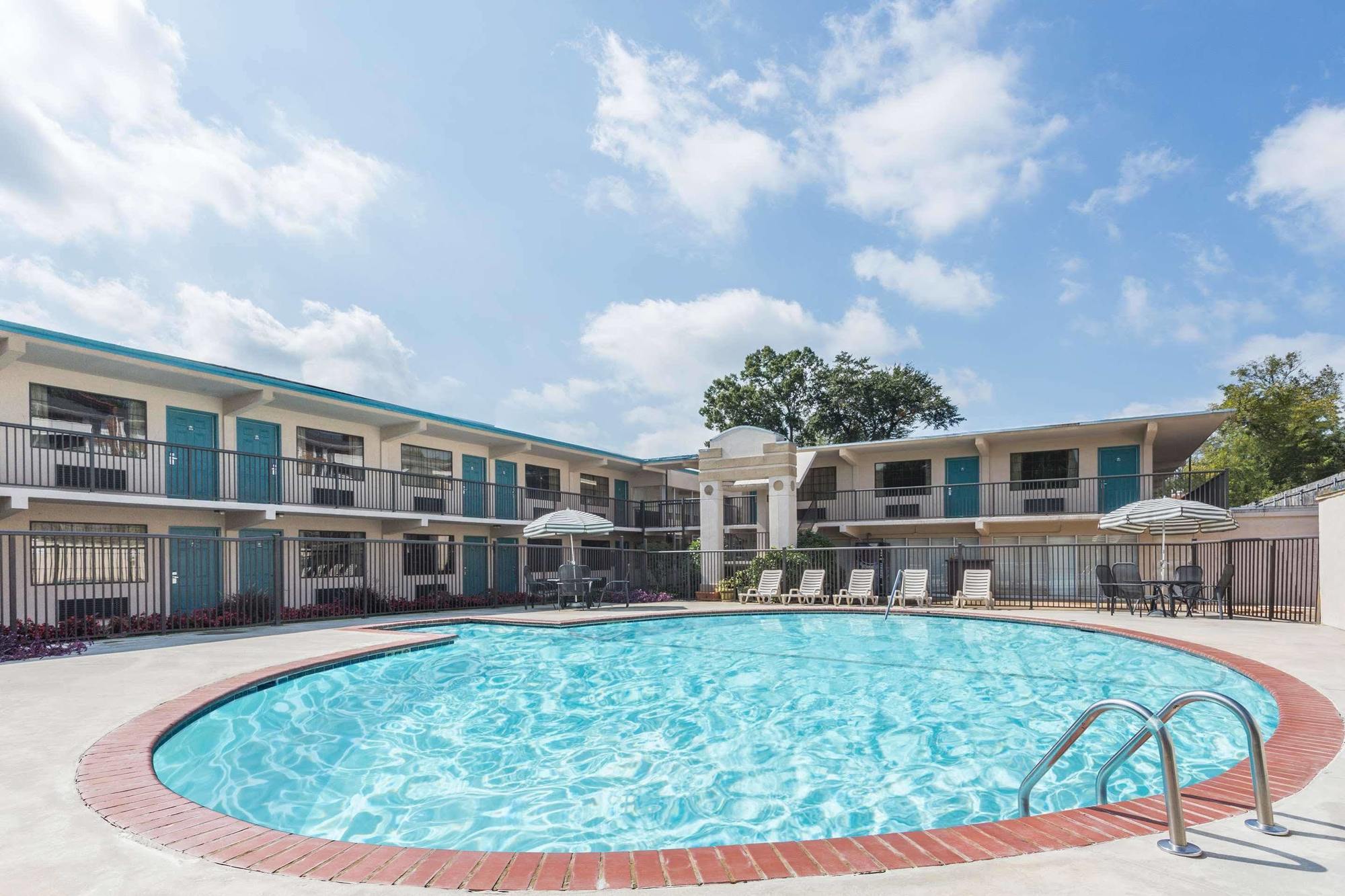Days Inn By Wyndham Athens Eksteriør billede